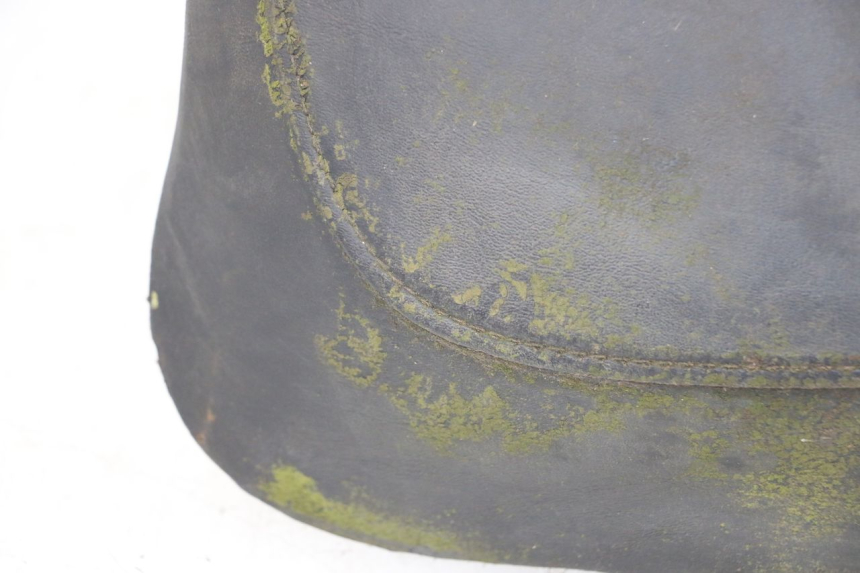 photo de FRONT SEAT HYOSUNG GV AQUILA 125 (2000 - 2009) - Fixing points details