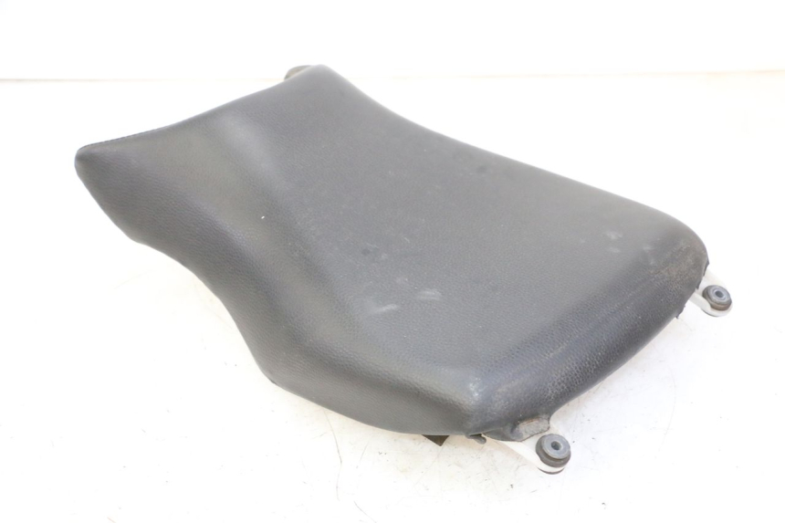 photo de FRONT SEAT HONDA CBF 125 (2009 - 2015) - High-resolution close-up