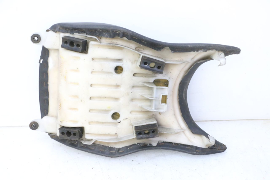 photo de FRONT SEAT HONDA CBF 125 (2009 - 2015) - Fixing points details