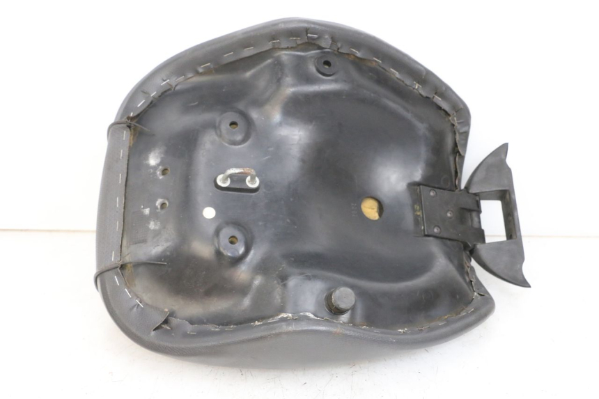 photo de FRONT SEAT APRILIA CLASSIC 125 (1995 - 2001) - Fixing points details