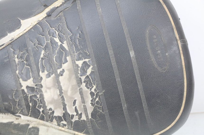 photo de FRONT SEAT PEUGEOT DJANGO 2T 50 (2014 - 2019) - Distinctive features