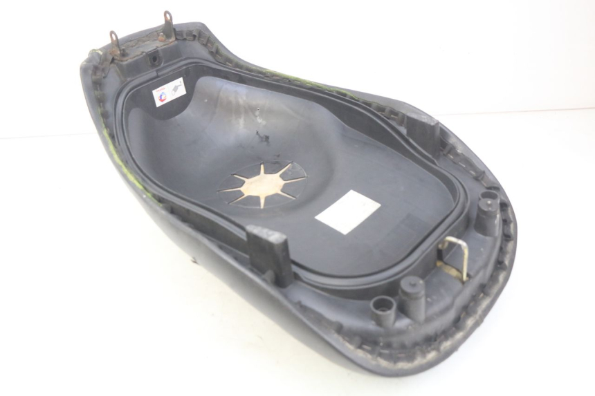 photo de FRONT SEAT PEUGEOT DJANGO 2T 50 (2014 - 2019) - Surface and material condition