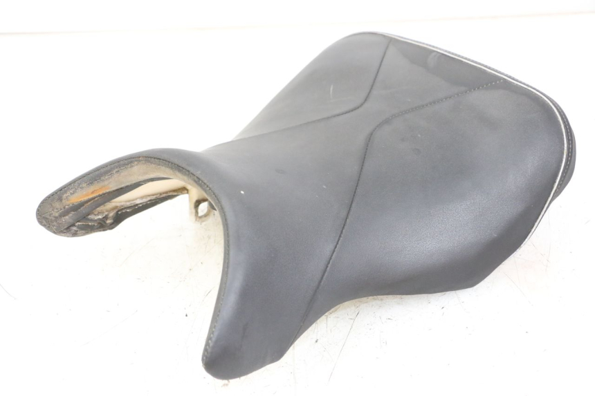 photo de FRONT SEAT SUZUKI GSR 750 (2011 - 2017) - Surface and material condition