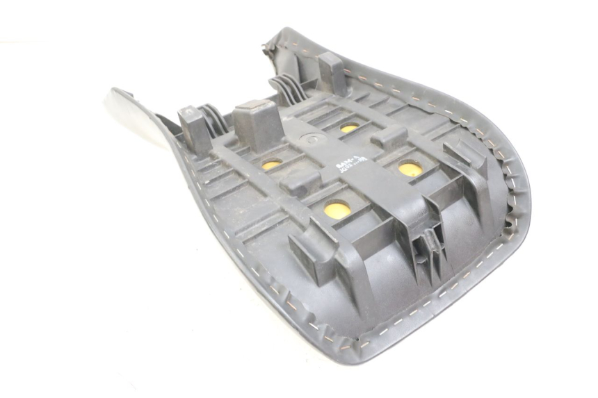 photo de FRONT SEAT HYOSUNG GTR 125 (2006 - 2008) - Zoom on usage condition