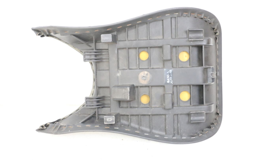 photo de FRONT SEAT HYOSUNG GTR 125 (2006 - 2008) - Alternative perspective