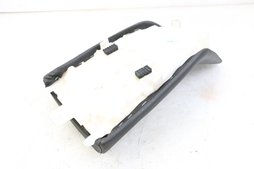 photo de FRONT SEAT HUSQVARNA SVARTPILEN 401 (2018 - 2023) - Technical close-up