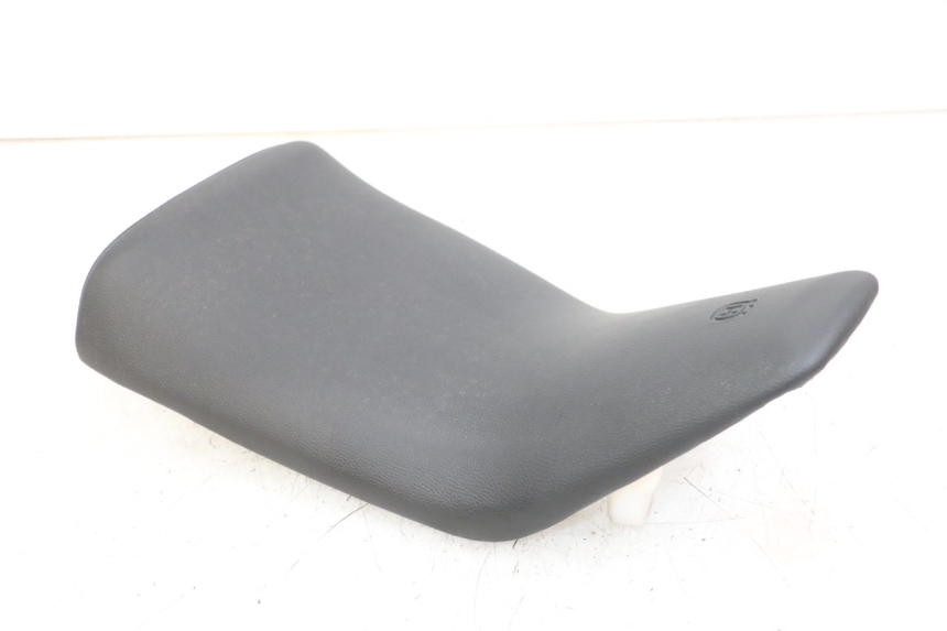 photo de FRONT SEAT HUSQVARNA SVARTPILEN 401 (2018 - 2023) - Fixing points details