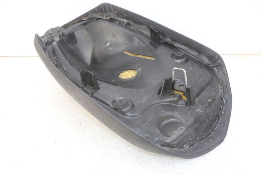 photo de FRONT SEAT PEUGEOT JET FORCE CARBU 50 (2003 - 2016) - Technical close-up