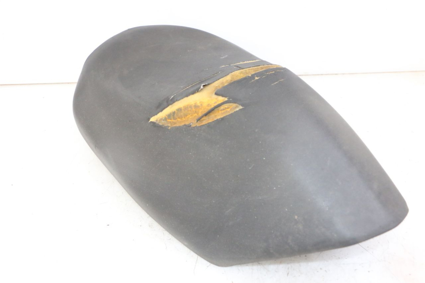 photo de FRONT SEAT PEUGEOT JET FORCE CARBU 50 (2003 - 2016) - Fixing points details