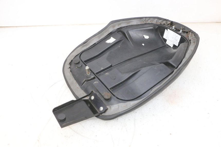 photo de FRONT SEAT YAMAHA NEOS NEO'S 4T 50 (2008 - 2016) - Fixing points details