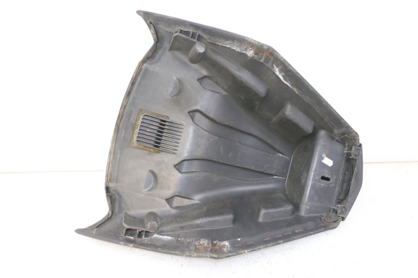 photo de FRONT SEAT PEUGEOT SATELIS COMPRESSOR K15 125 (2006 - 2009) - Surface and material condition