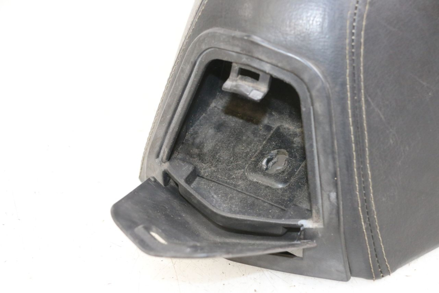 photo de FRONT SEAT PEUGEOT SATELIS 125 (2010 - 2012) - Component detail