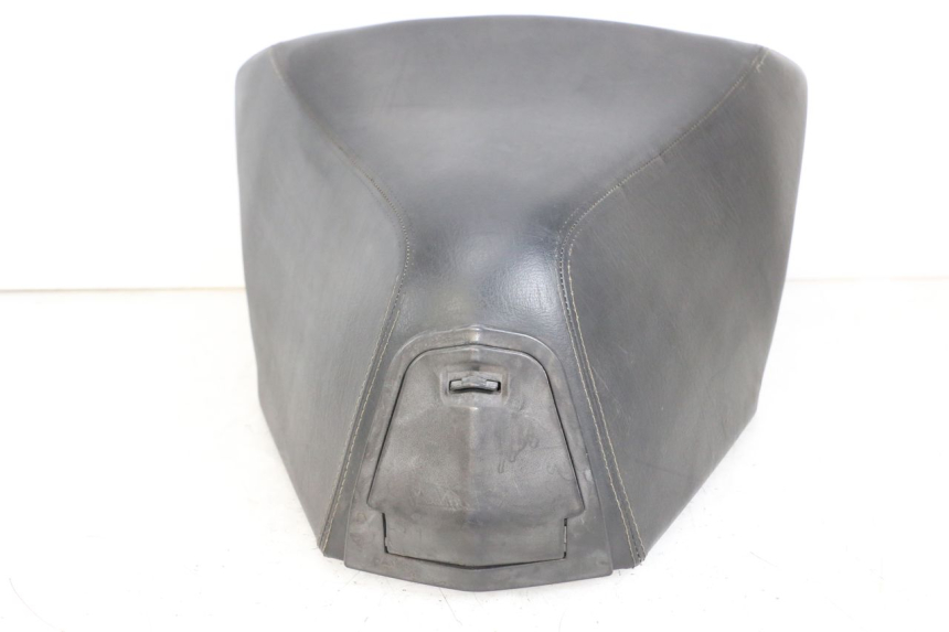 photo de FRONT SEAT PEUGEOT SATELIS 125 (2010 - 2012) - Surface and material condition