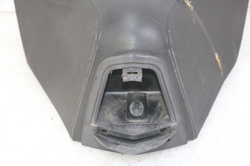 photo de FRONT SEAT PEUGEOT SATELIS 125 (2013 - 2018) - High-resolution close-up