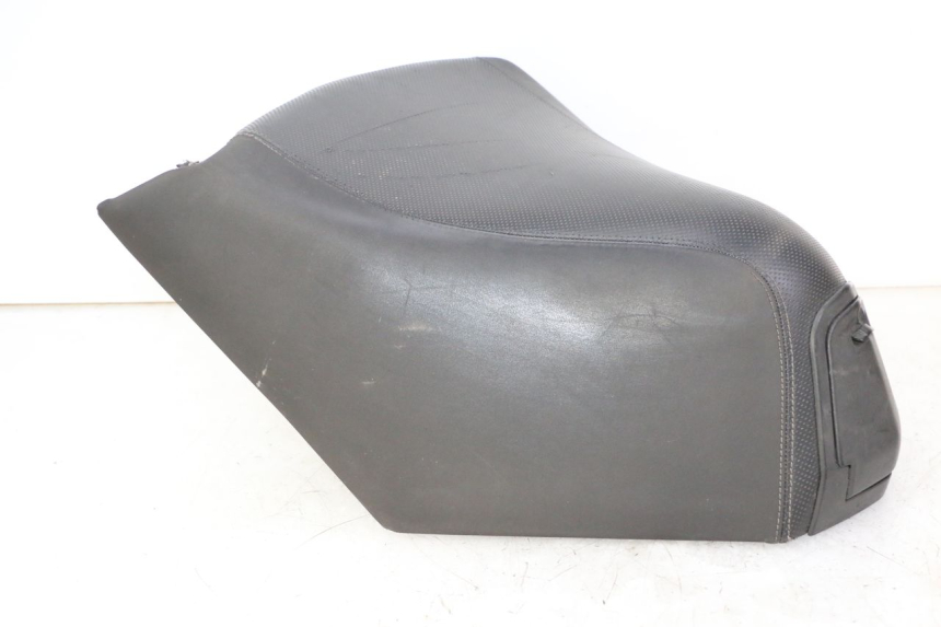 photo de FRONT SEAT PEUGEOT SATELIS 125 (2010 - 2012) - Focus on structure