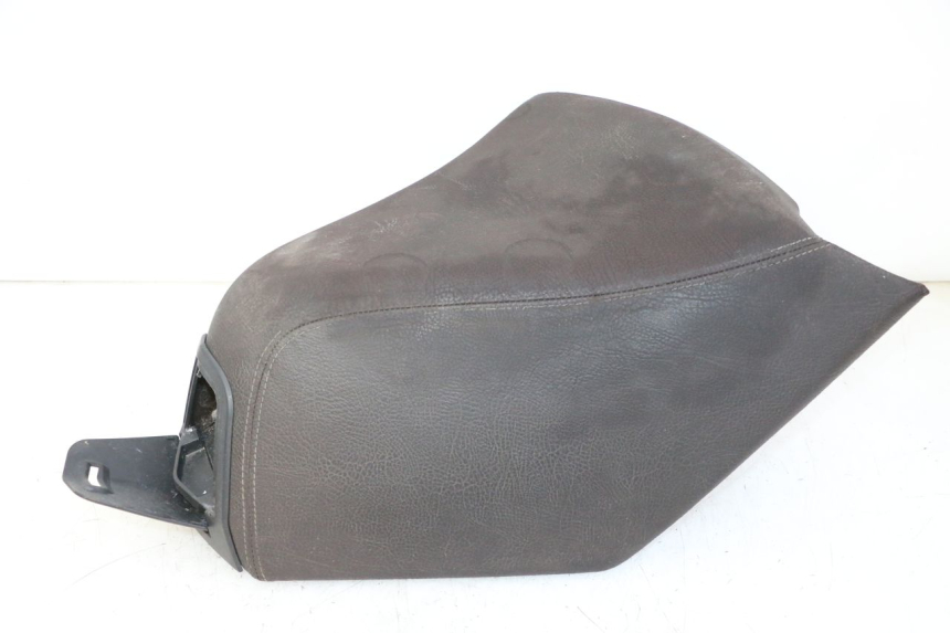 photo de FRONT SEAT PEUGEOT SATELIS 125 (2006 - 2009) - Surface and material condition