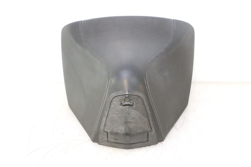 photo de FRONT SEAT PEUGEOT SATELIS 125 (2013 - 2018) - Detailed visual inspection