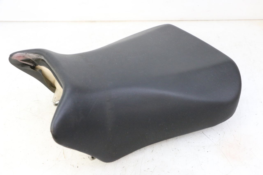 photo de FRONT SEAT SUZUKI SV S 650 (2003 - 2009) - Distinctive features