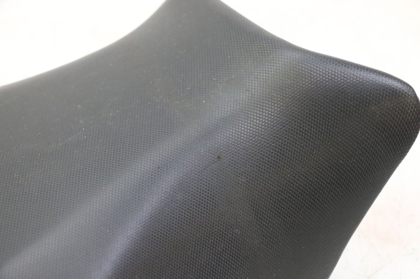 photo de FRONT SEAT SUZUKI SV S 650 (2003 - 2009) - Zoom on usage condition