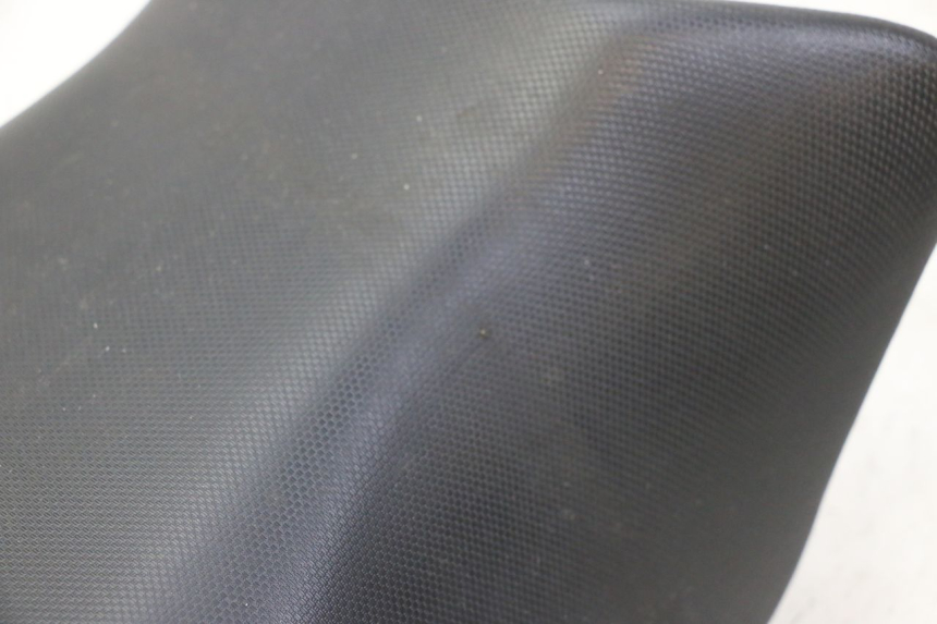 photo de FRONT SEAT SUZUKI SV S 650 (2003 - 2009) - Technical close-up