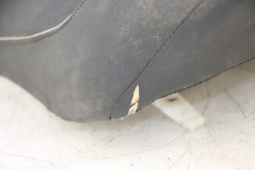 photo de FRONT SEAT SUZUKI SV S 650 (2003 - 2009) - Distinctive features