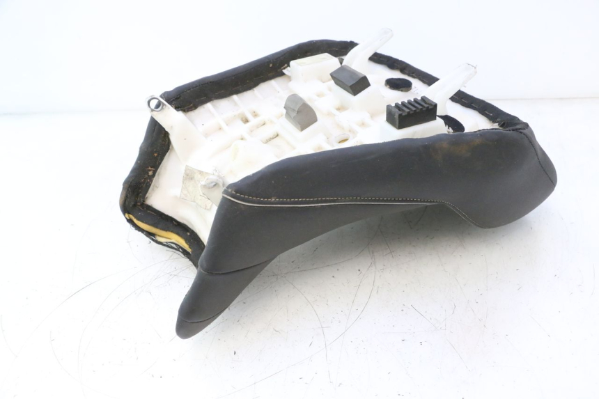 photo de FRONT SEAT SUZUKI SV S 650 (2003 - 2009) - Zoom on usage condition