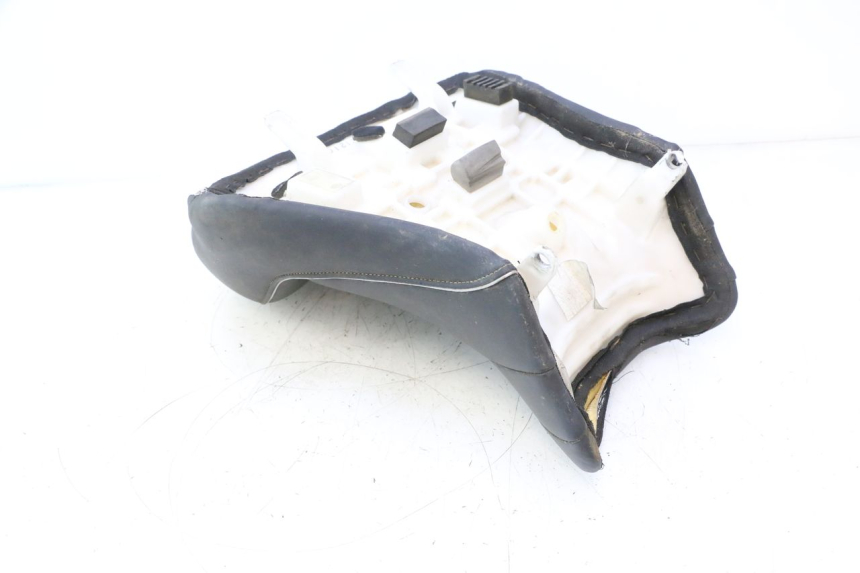 photo de FRONT SEAT SUZUKI SV S 650 (2003 - 2009) - Fixing points details