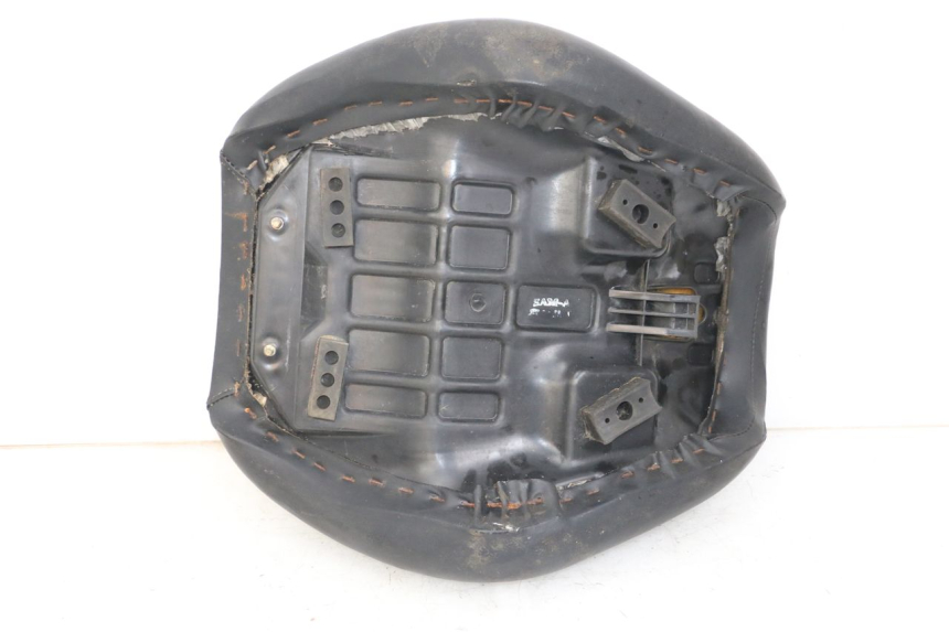 photo de FRONT SEAT DAELIM VL DAYSTAR 125 (2000 - 2011) - Fixing points details