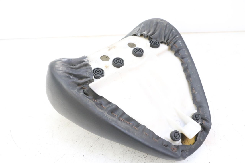 photo de FRONT SEAT YAMAHA XVS DRAG STAR DRAGSTAR 650 (1997 - 2007) - Technical close-up