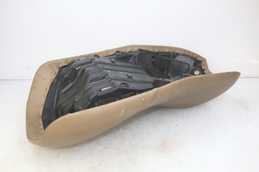 photo de FRONT SEAT YAMAHA YP MAJESTY 400 (2004 - 2008) - Fixing points details