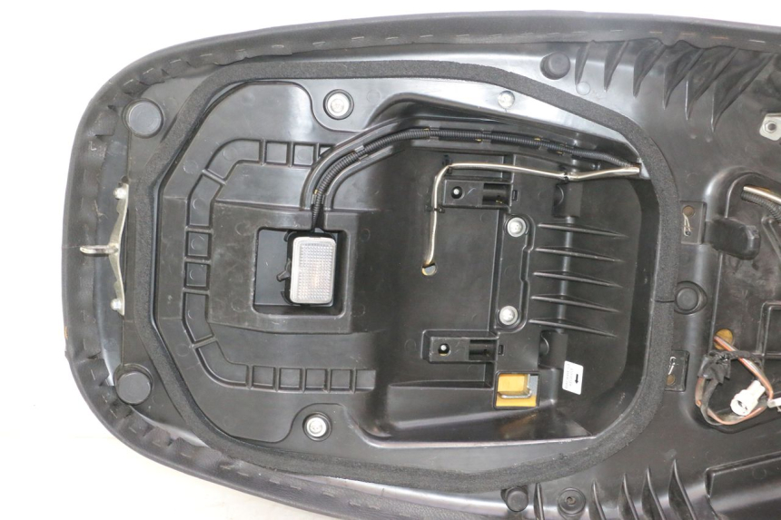 photo de SEAT SUZUKI BURGMAN EXECUTIVE ABS 650 (2006 - 2012) - Markings and original references