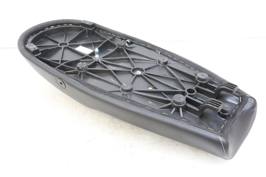 photo de SEAT ROYAL ENFIELD CONTINENTAL GT 650 (2019 - 2024) - Component detail