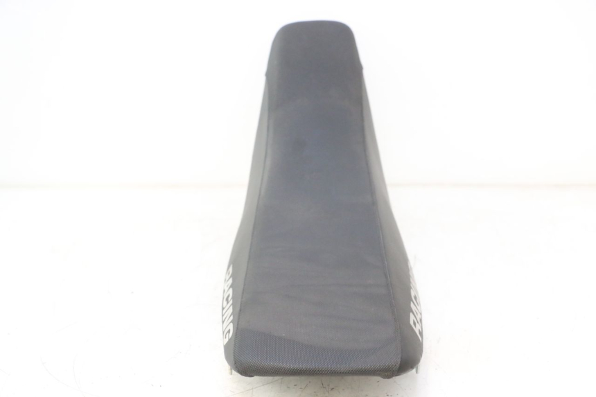 photo de SEAT HM HONDA CRM DERAPAGE RR 50 (2006 - 2017) - Distinctive features