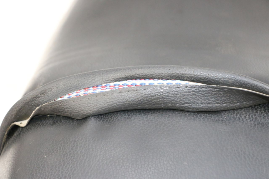 photo de Saddle HYOSUNG GF 125 (2001 - 2005) - Component detail