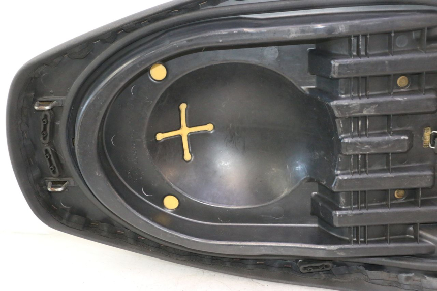 photo de SEAT YAMAHA XMAX X-MAX 125 (2006 - 2009) - Fixing points details