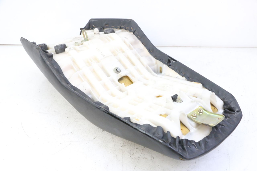 photo de SEAT YAMAHA FZS FAZER 600 (2001 - 2003) - Fixing points details