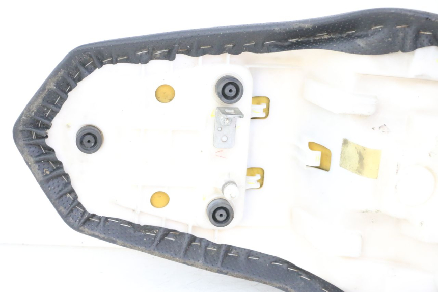 photo de SEAT YAMAHA XJ6 600 (2008 - 2016) - Distinctive features