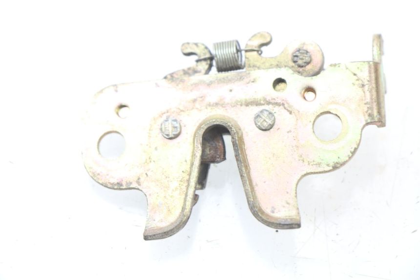 photo de SEAT LOCK SET PEUGEOT KISBEE 4T 50 (2010 - 2017) - Zoom on usage condition