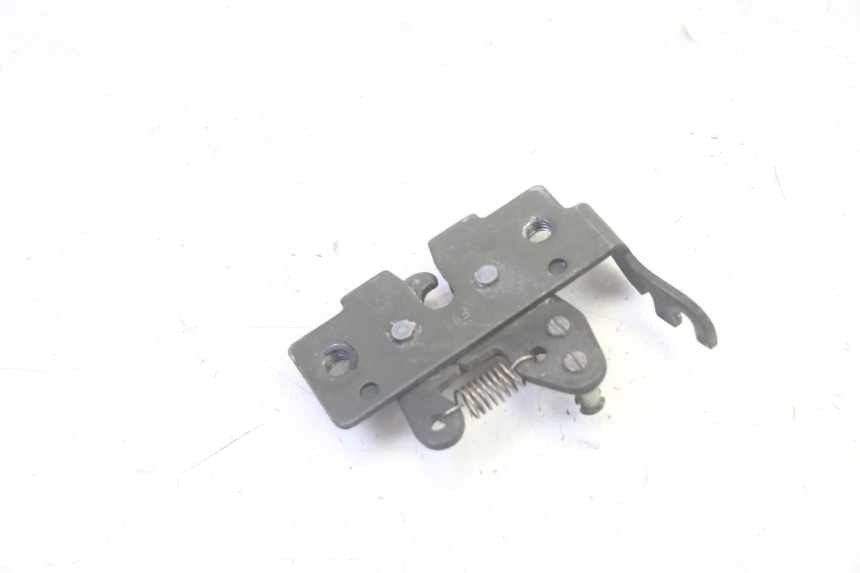 photo de SEAT LOCK SET PIAGGIO MP3 RL 250 (2006 - 2010) - Alternative perspective