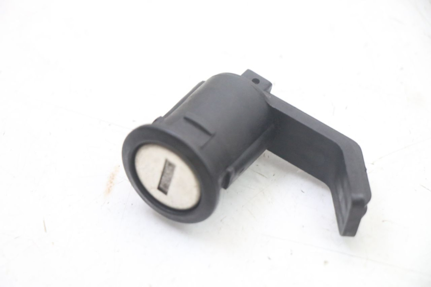 photo de SEAT LOCK SET PEUGEOT SATELIS COMPRESSOR K15 125 (2006 - 2009) - Alternative perspective