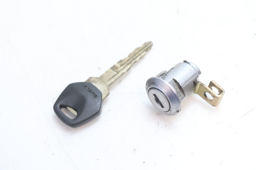 photo de SEAT LOCK SET SUZUKI SV S 650 (2003 - 2009) - Zoom on usage condition