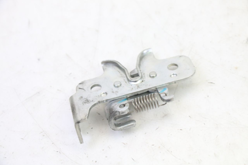 photo de SEAT LOCK SET YAMAHA XMAX X-MAX 125 (2021 - 2025) - Alternative perspective