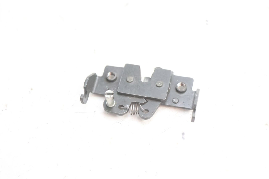 photo de SEAT LOCK SET PIAGGIO X8 STREET 125 (2006 - 2007) - Zoom on usage condition