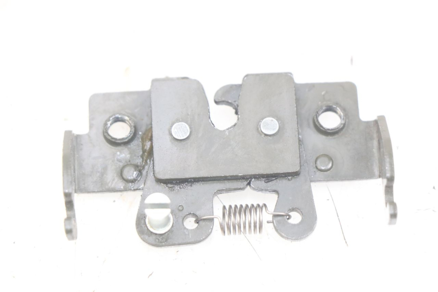 photo de SEAT LOCK PIAGGIO X8 125 (2004 - 2007) - Zoom on usage condition