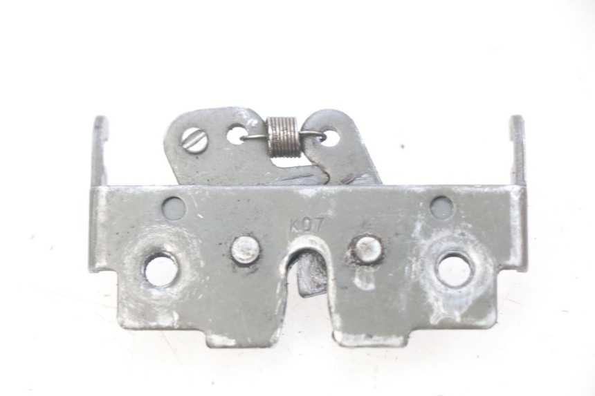 photo de SEAT LOCK SET MBK BOOSTER SPIRIT NAKED 50 (2004 - 2017) - Zoom on usage condition