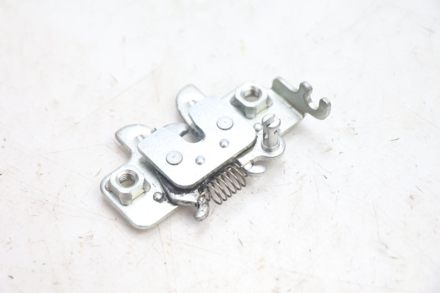 photo de SEAT LOCK SET SUZUKI BURGMAN EXECUTIVE ABS 650 (2006 - 2012) - Zoom on usage condition