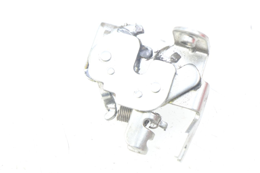 photo de SEAT LOCK YAMAHA D'ELIGHT DELIGHT 115 (2013 - 2017) - Zoom on usage condition