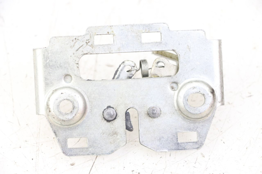 photo de SEAT LOCK SET HONDA FORZA 125 (2021 - 2025) - Zoom on usage condition