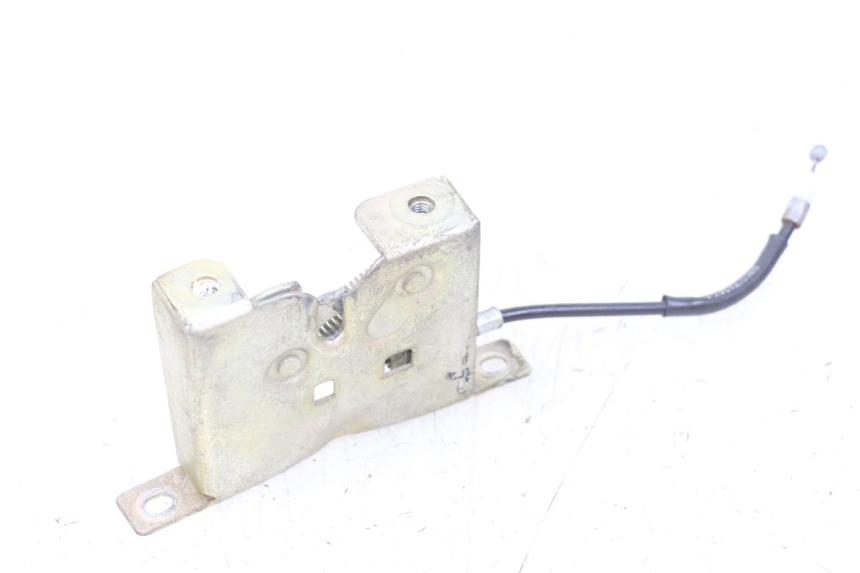 photo de SEAT LOCK SET GOES WIKI 125 (2010 - 2015) - Zoom on usage condition