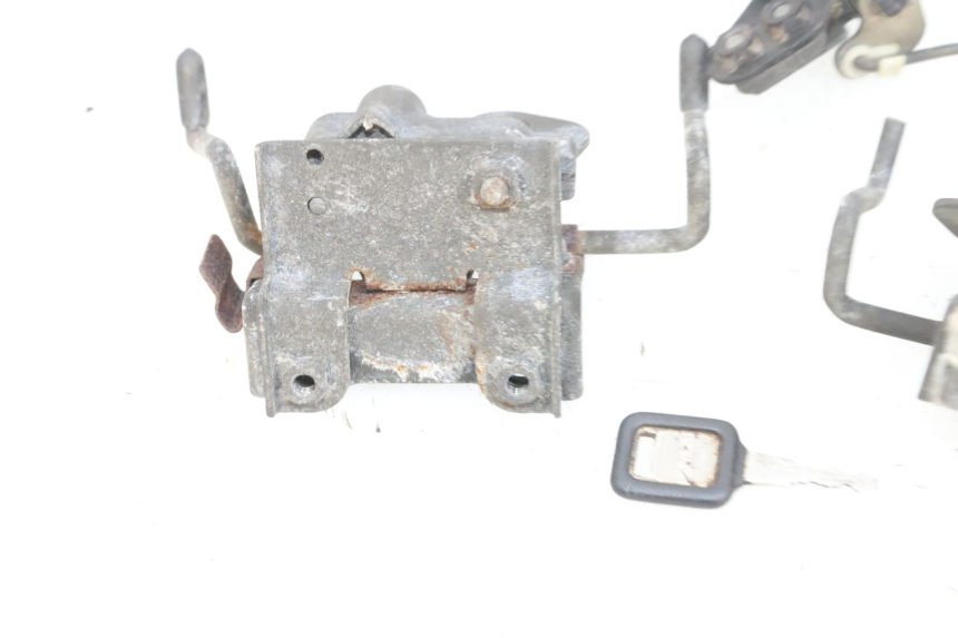 photo de SEAT LOCK SET KAWASAKI GPX R WARBIRD 600 (1988 - 1993) - Zoom on usage condition